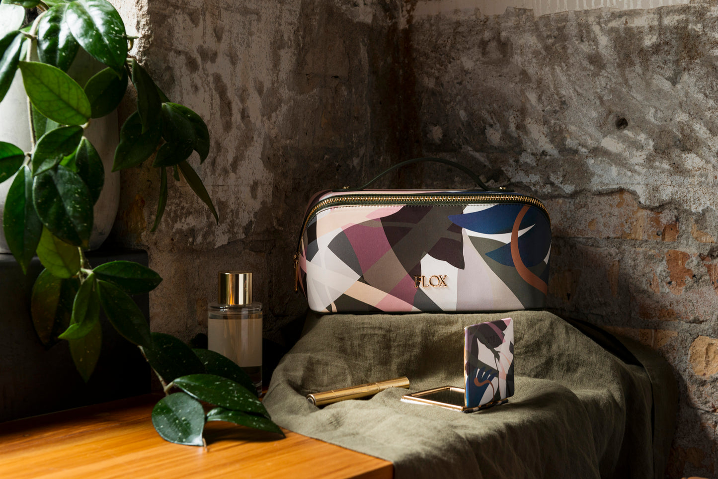 Flox Ahi Train Case