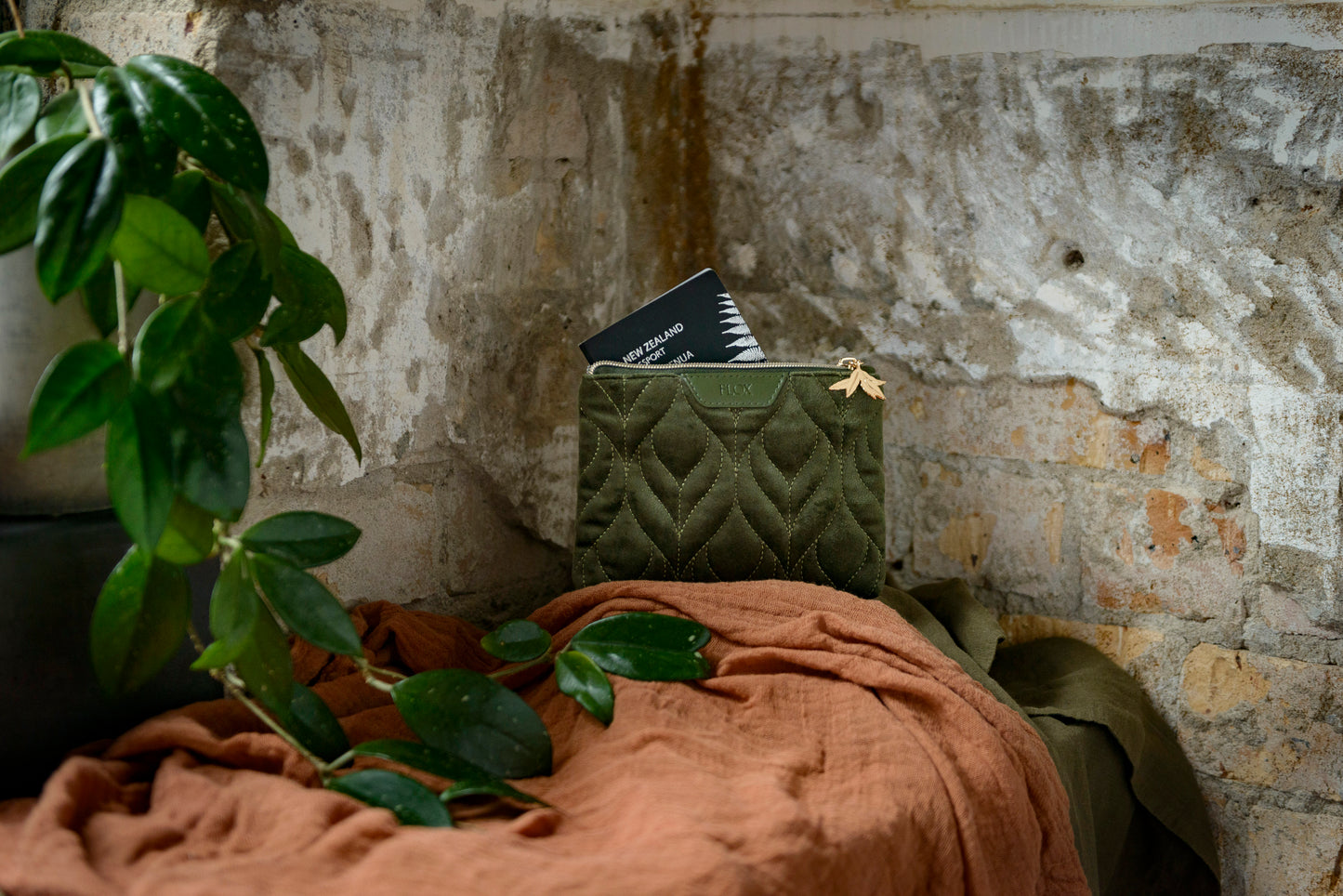 Flox Ahi Velvet Purse (Midi)
