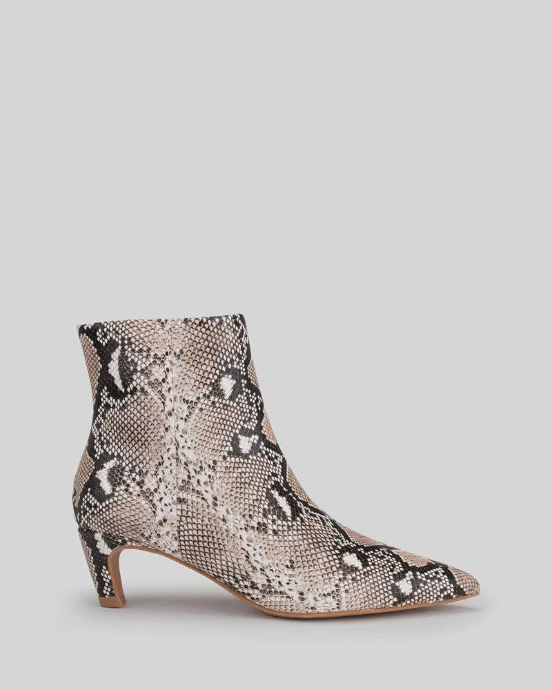 Chaos & Harmony - Nightfall Boot